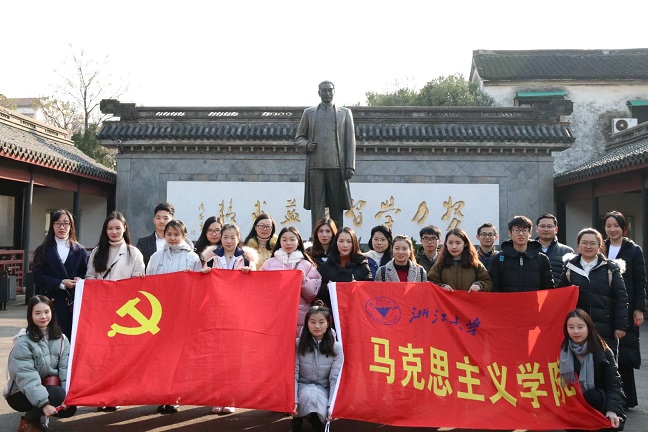 周恩来故居合照.jpg